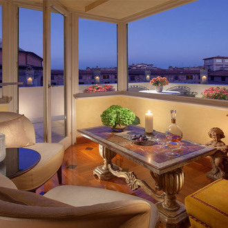 <a href='raphel-hotel-suite-esclusive-rooms-in-rome.htm'>Exclusive<br><span>Suite</span></a>